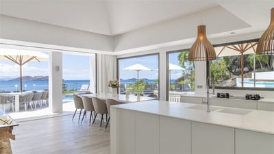 Kitchen & Dining Area: Fully equipped. Electric oven, gas stove, microwave, refrigerator, mixer, cen