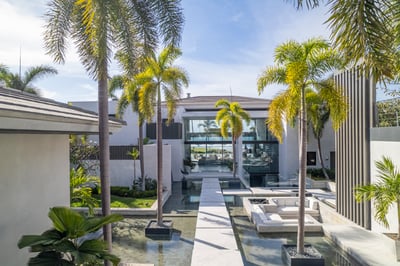 Luxury Villa Photo #50
