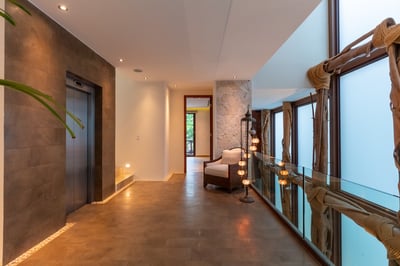 Luxury Villa Photo #43