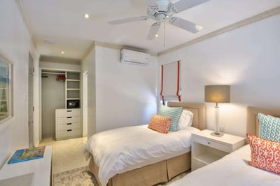 Luxury Villa Photo #35