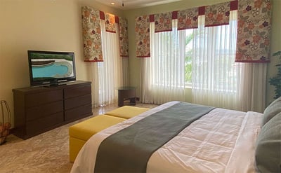 Luxury Villa Photo #9