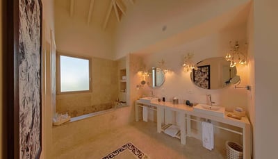 Luxury Villa Photo #12