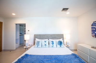 Luxury Villa Photo #37
