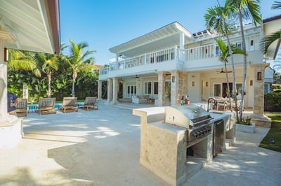 Tortuga D9 - Newly renovated golf villa located just steps from private beach