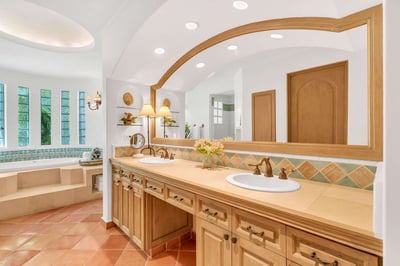 Luxury Villa Photo #36