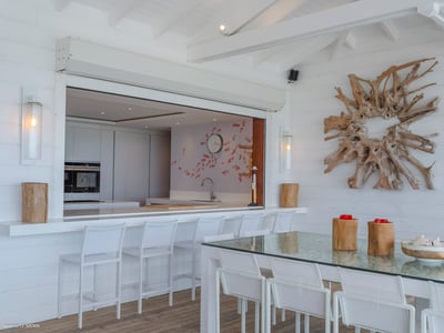Luxury Villa Photo #13
