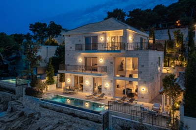 Luxury Villa Photo #3