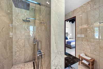 Luxury Villa Photo #47
