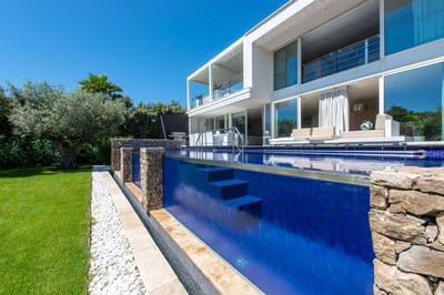 Luxury Villa Photo #4
