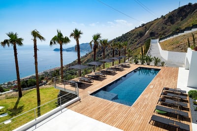 Luxury Villa Photo #2