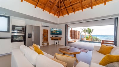 Luxury Villa Photo #9