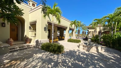 Luxury Villa Photo #30