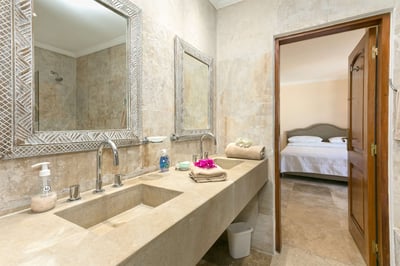 Luxury Villa Photo #35