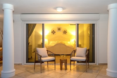 Luxury Villa Photo #16