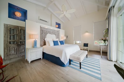 Luxury Villa Photo #24