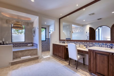 Luxury Villa Photo #37