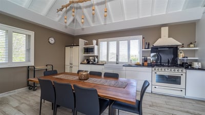 Kitchen & Dining Area