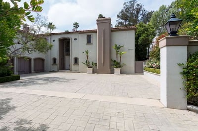 Luxury Villa Photo #6