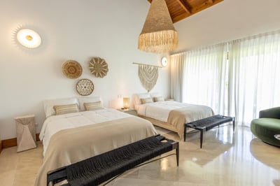 Luxury Villa Photo #24