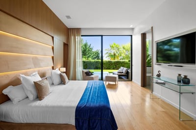 Luxury Villa Photo #30