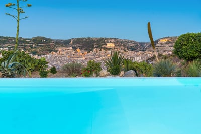 Luxury Villa Photo #6
