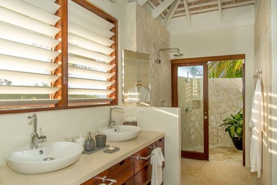 Luxury Villa Photo #17