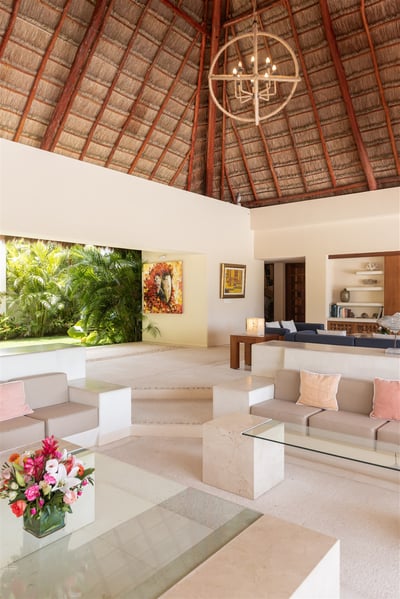 Luxury Villa Photo #19