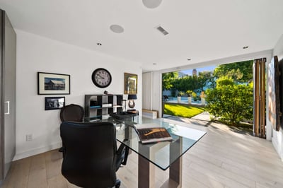 Luxury Villa Photo #24