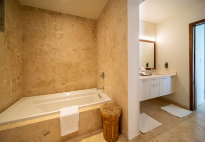 Luxury Villa Photo #6