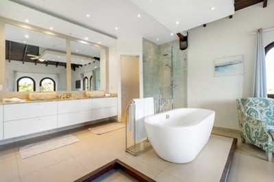 Luxury Villa Photo #22