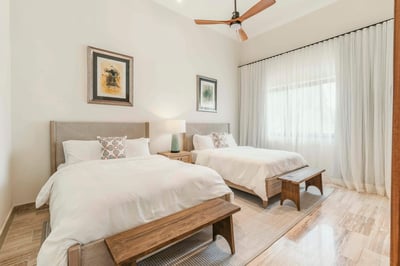 Luxury Villa Photo #34