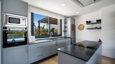 Luxury Villa Photo #6