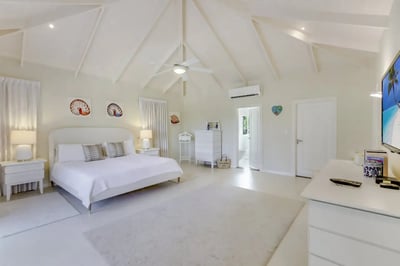 Luxury Villa Photo #36