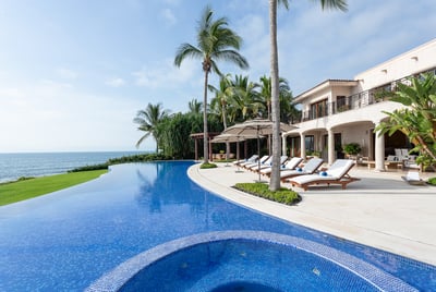 Luxury Villa Photo #3
