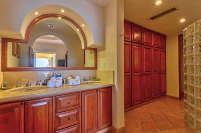 Luxury Villa Photo #34