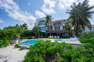 Luxury Villa Photo #8