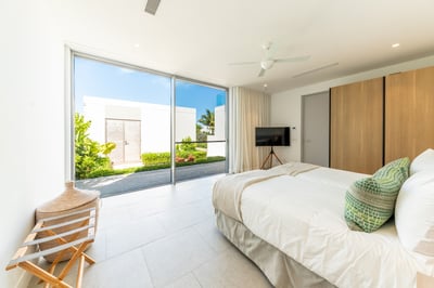 Luxury Villa Photo #32