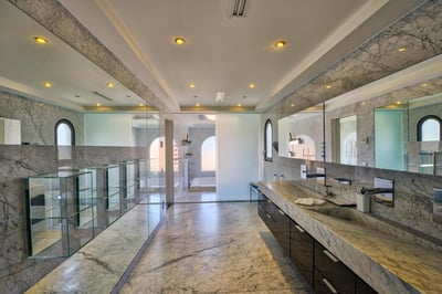 Luxury Villa Photo #26