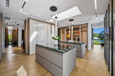 Luxury Villa Photo #36
