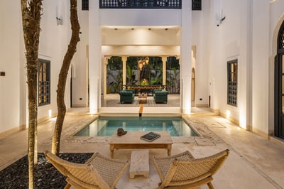 Luxury Villa Photo #17
