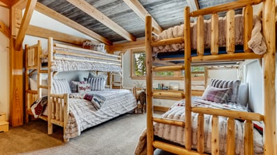 Bunk room on upper level sleeps 4-5