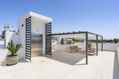 Luxury Villa Photo #6