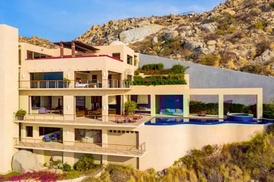 Luxury Villa Photo #35