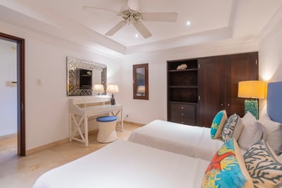 Luxury Villa Photo #12