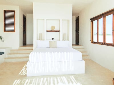 Luxury Villa Photo #18