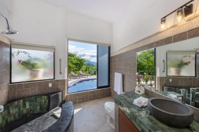 Luxury Villa Photo #38