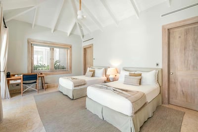 Luxury Villa Photo #38