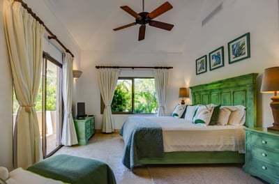 Luxury Villa Photo #38