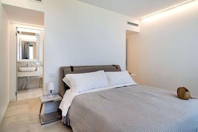 Luxury Villa Photo #23