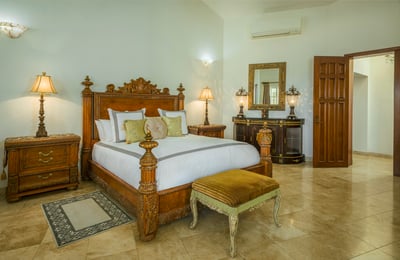Luxury Villa Photo #35
